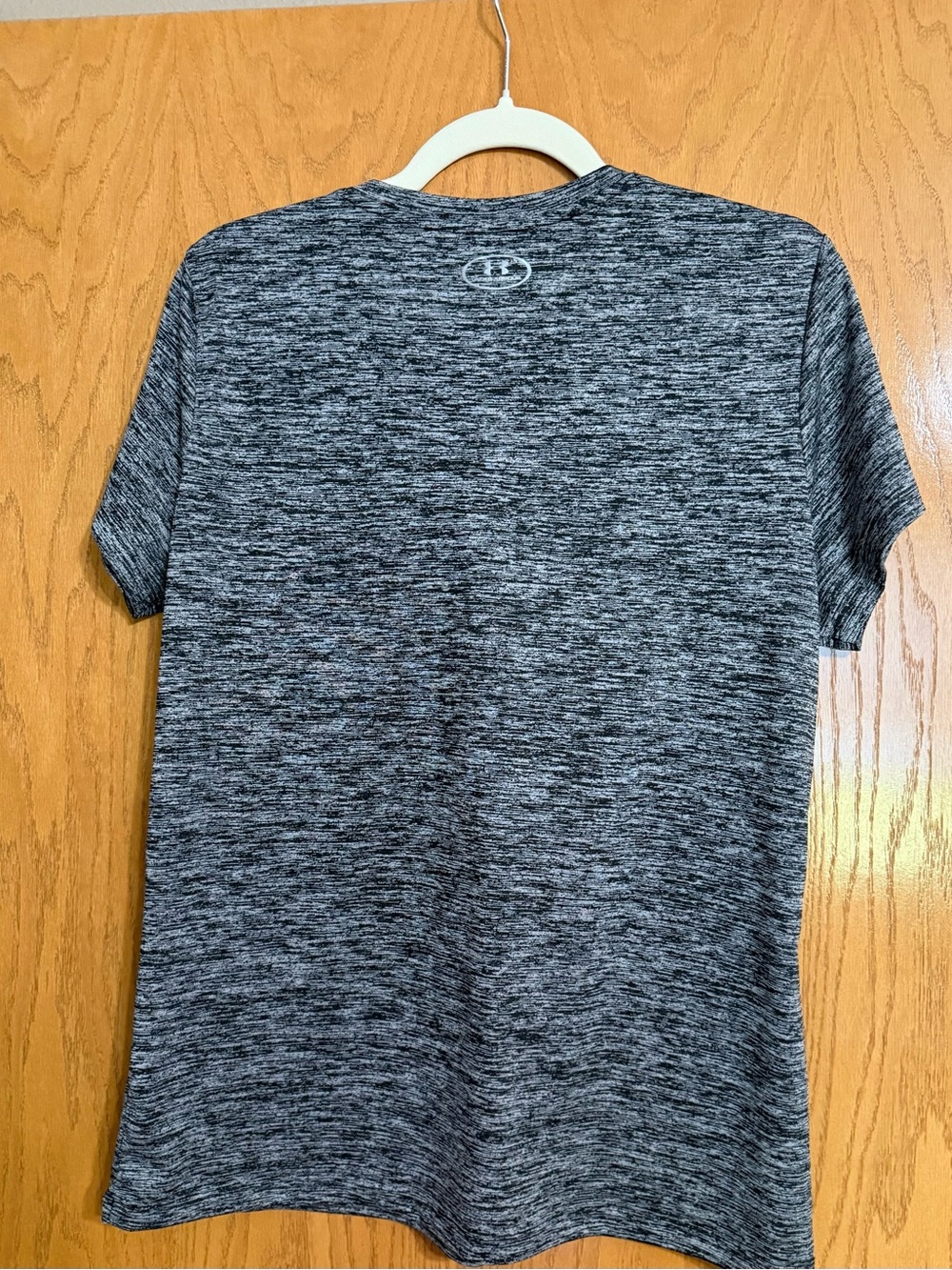 Lot of Women’s workout tops - UnderArmour, Nike, Reebok - Picture 5 of 13